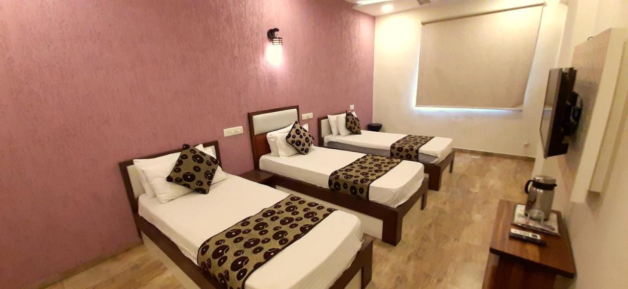 Hotel Tulip Plaza Ahmedabad Luaran gambar